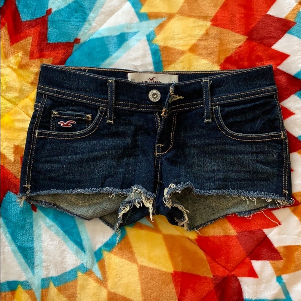 Hollister dark wash jean short!